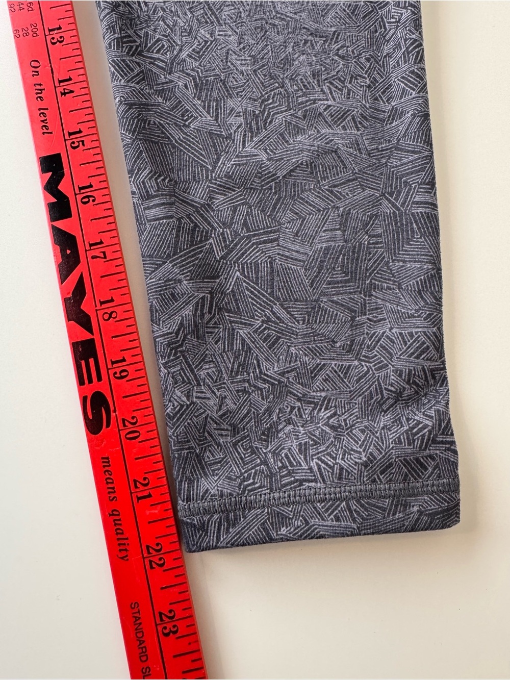 Patagonia Women’s Cropped Leggings - Black/Grey with Subtle Pattern - Picture 5 of 5
